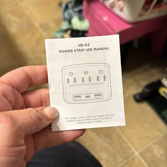 International universal travel adapter - Picture 4 of 5